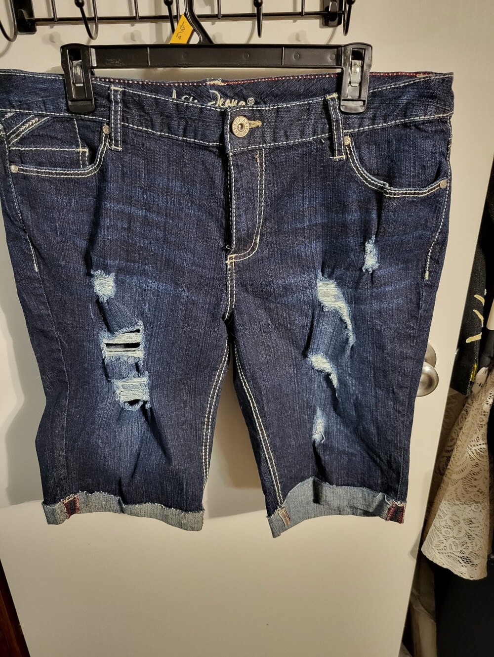 NEW ARIYA JEANS DISTRESSED DENIM SHORTS SZ 15-16